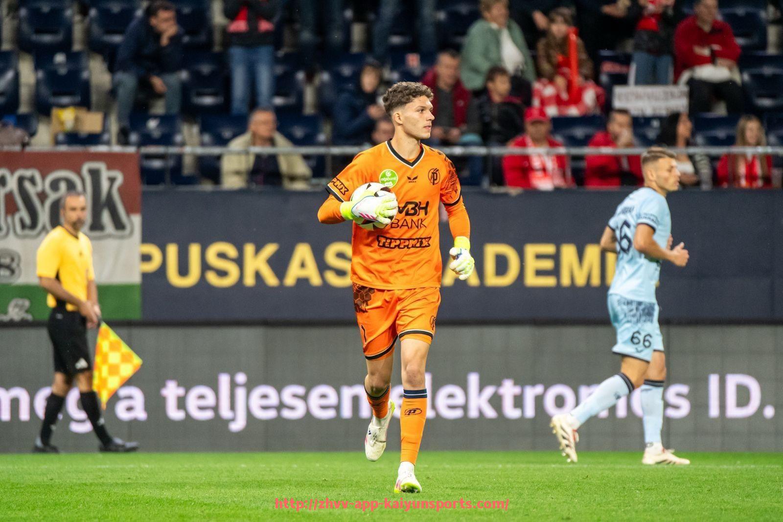 开云体育app下载-西甲联赛20赛季足球风格与战术革新探秘