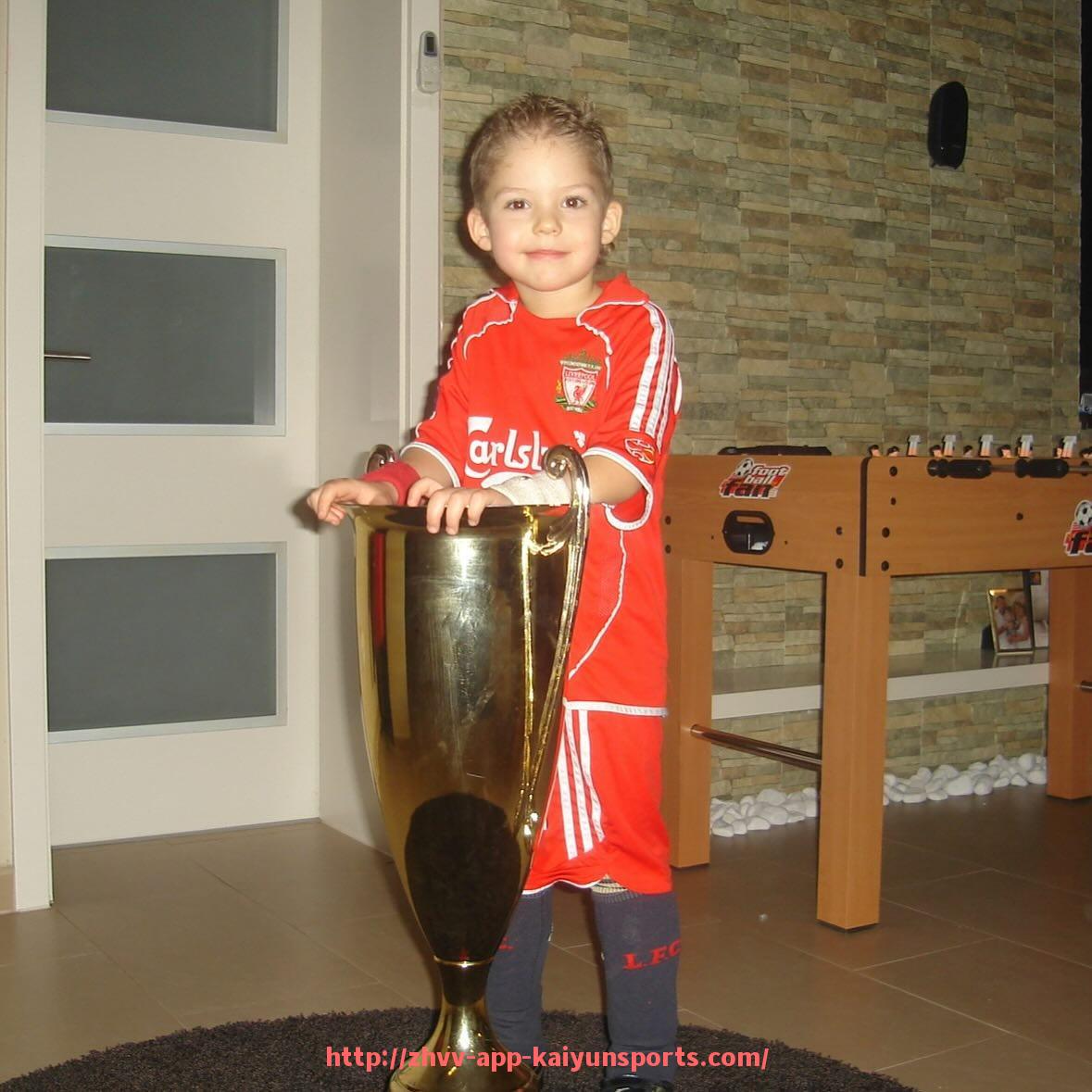 开云体育app下载-世俱杯引入主客场制度是否可行及其对比赛公平性的影响